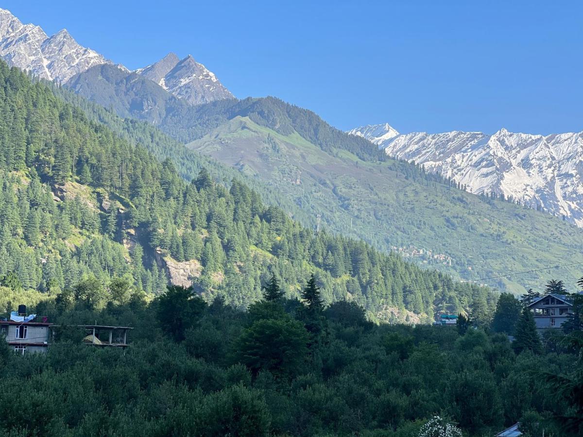 مايالي Hotel Mountain Majesty! Top-Rated Luxury Stay Amid Snowcapped Mountains With Balcony And Riverside Calm المظهر الخارجي الصورة