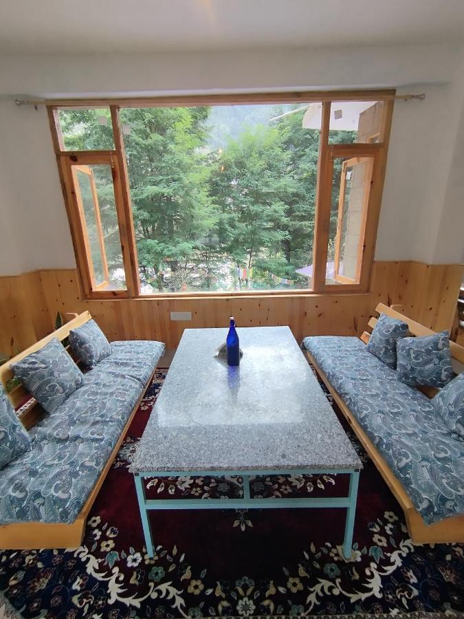 مايالي Hotel Mountain Majesty! Top-Rated Luxury Stay Amid Snowcapped Mountains With Balcony And Riverside Calm المظهر الخارجي الصورة