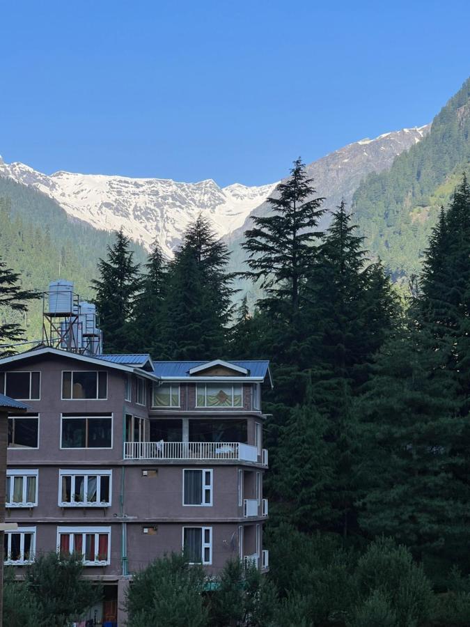 مايالي Hotel Mountain Majesty! Top-Rated Luxury Stay Amid Snowcapped Mountains With Balcony And Riverside Calm المظهر الخارجي الصورة