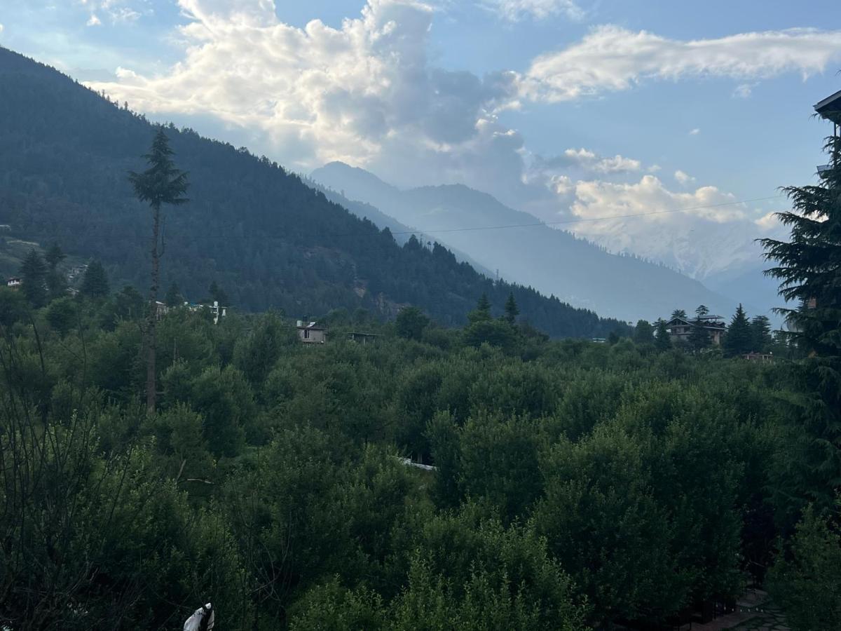 مايالي Hotel Mountain Majesty! Top-Rated Luxury Stay Amid Snowcapped Mountains With Balcony And Riverside Calm المظهر الخارجي الصورة