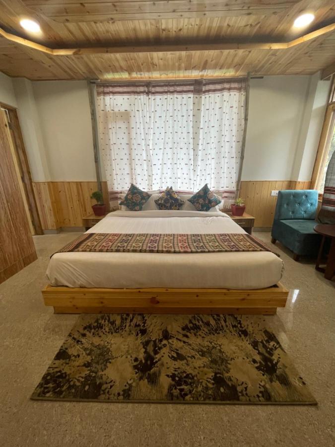 مايالي Hotel Mountain Majesty! Top-Rated Luxury Stay Amid Snowcapped Mountains With Balcony And Riverside Calm المظهر الخارجي الصورة