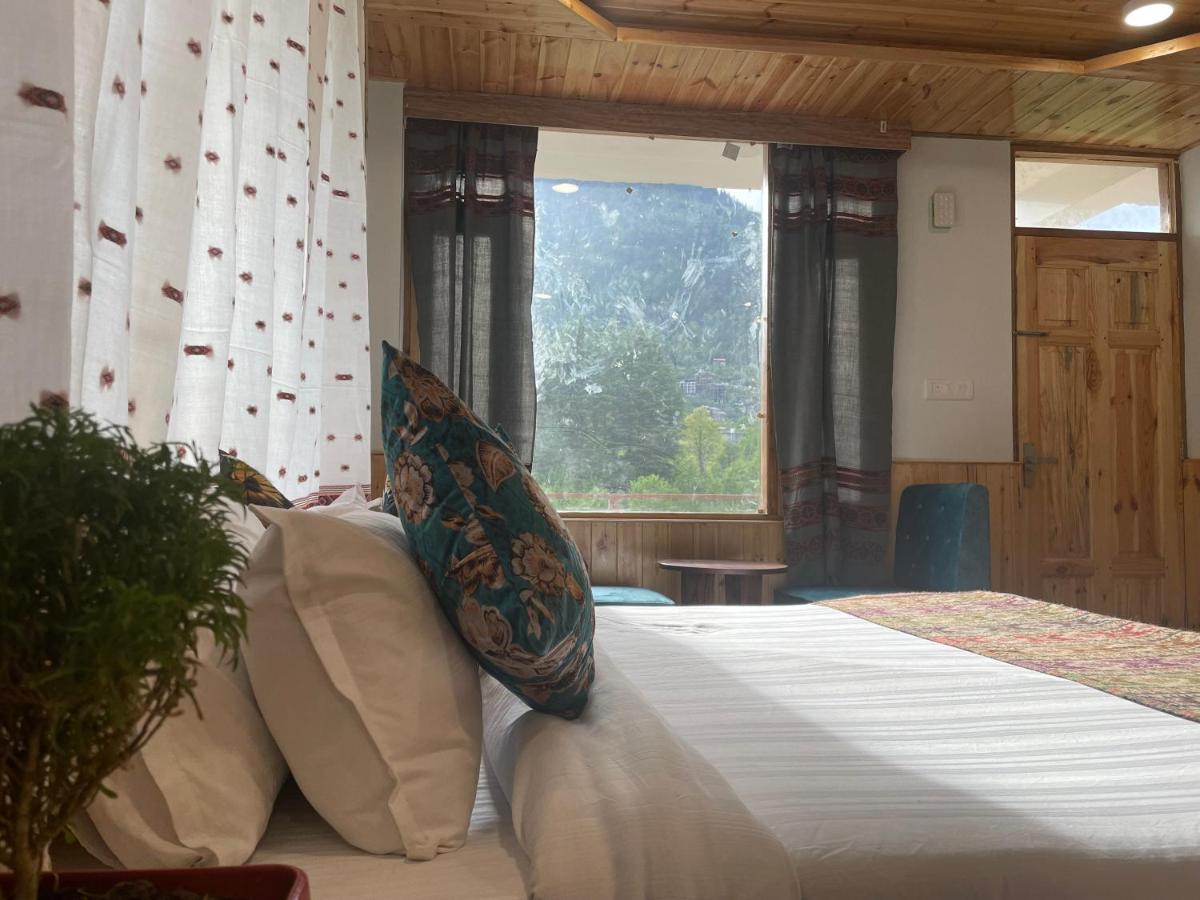 مايالي Hotel Mountain Majesty! Top-Rated Luxury Stay Amid Snowcapped Mountains With Balcony And Riverside Calm المظهر الخارجي الصورة